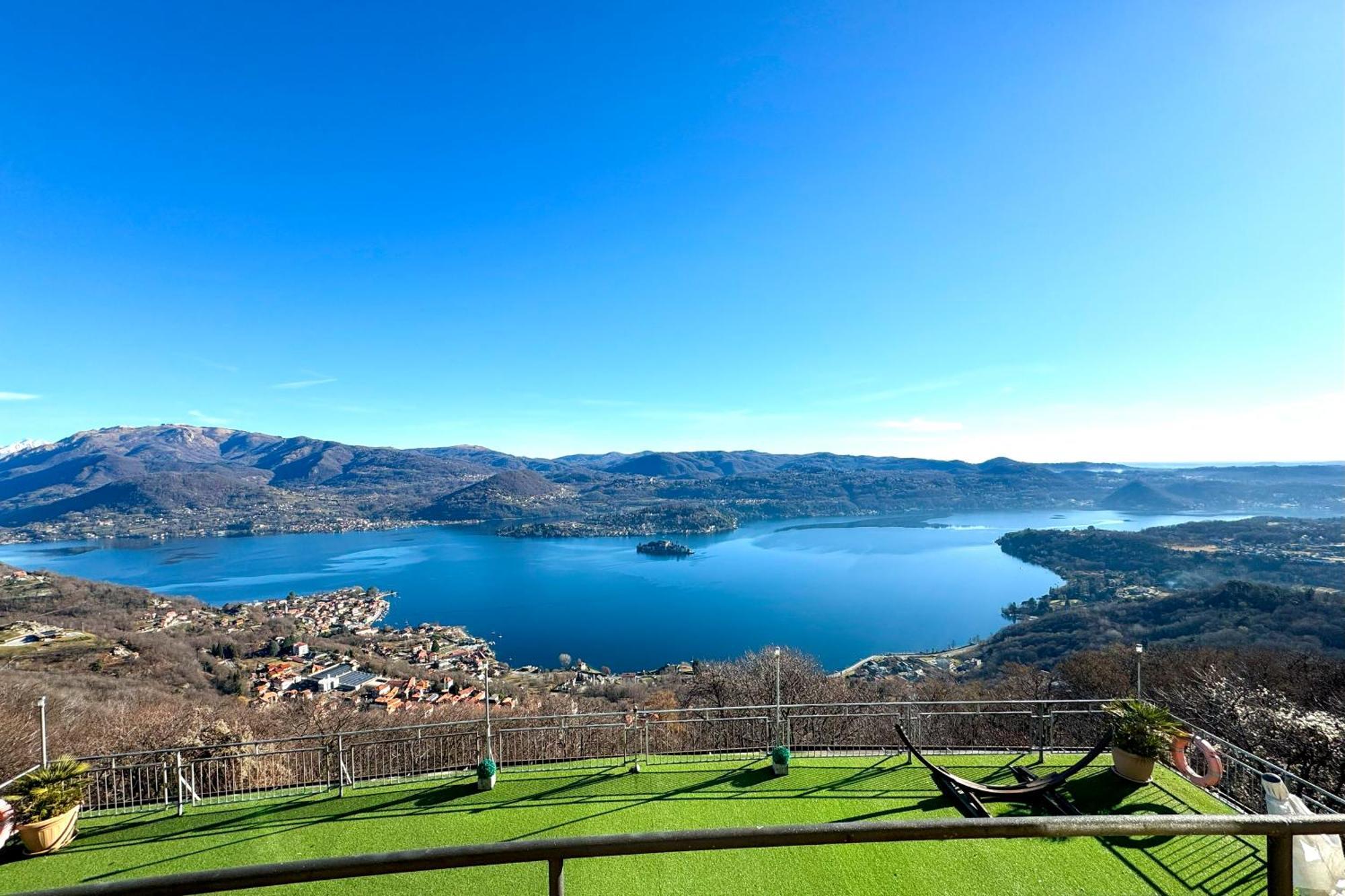 Appartamento Alberti Con Vista Lago Madonna Del Sasso Extérieur photo
