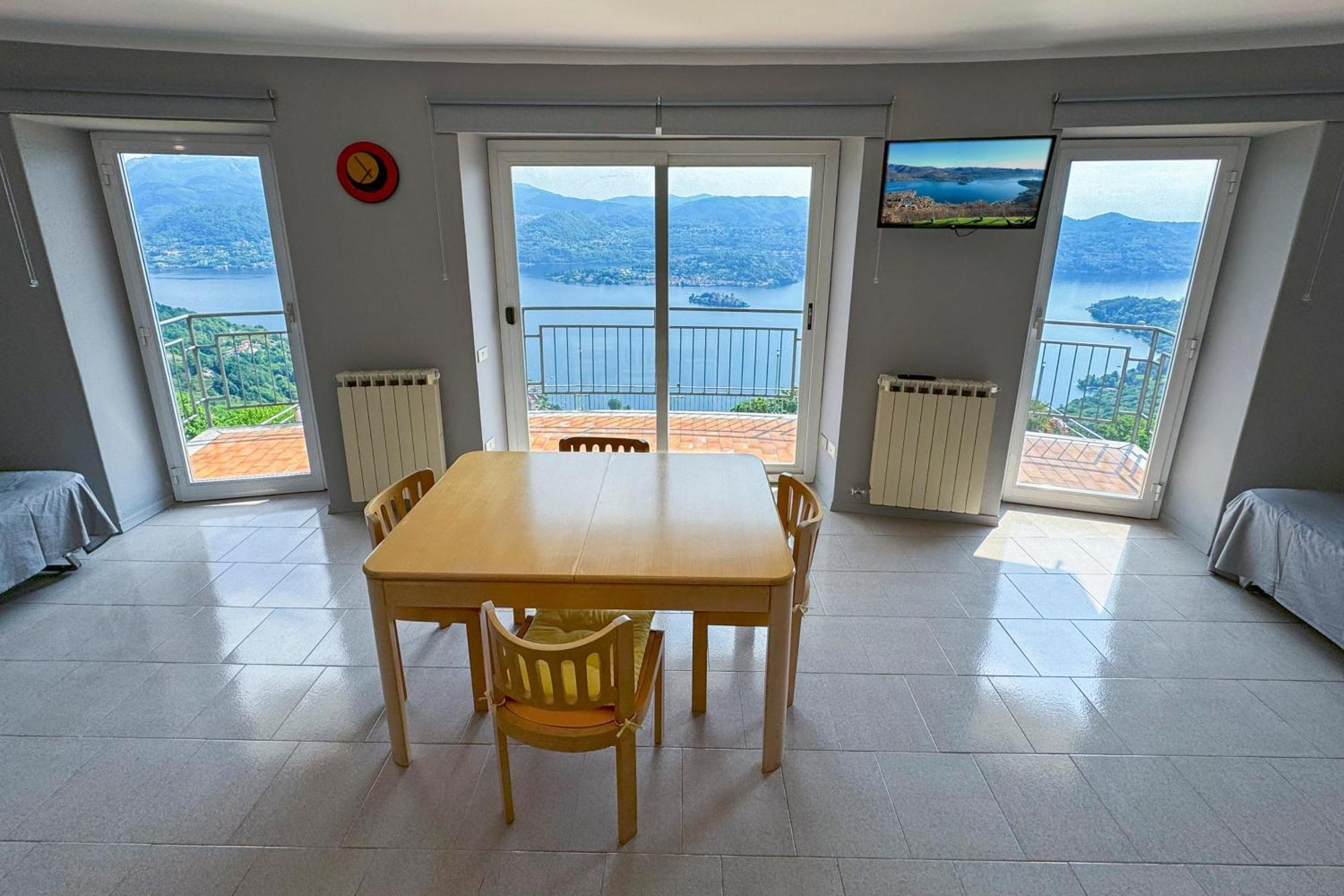 Appartamento Alberti Con Vista Lago Madonna Del Sasso Extérieur photo